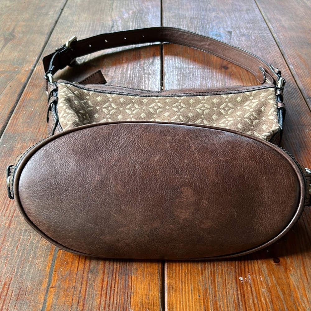 Fossil brown leather trimmed canvas signature buckle strap distressed bucket bag - Picture 7 of 12